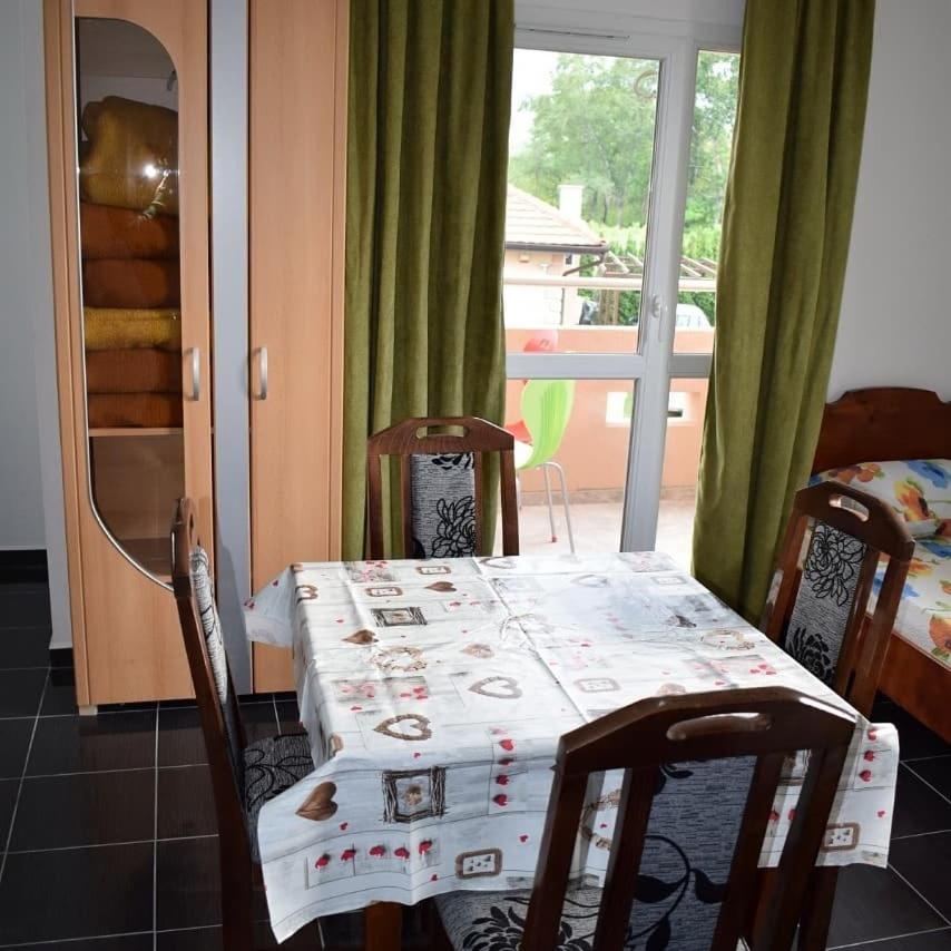 Srebrna Nit Lägenhet Veliko Gradište Exteriör bild